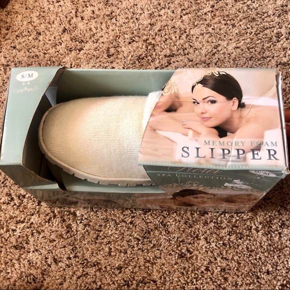 Women’s Slippers (White) - Picture 2 of 6